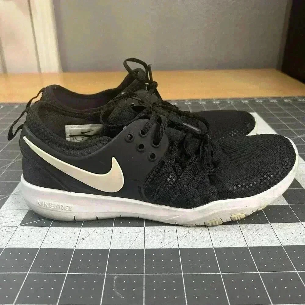 Nike Sneakers Womens Size 6.5 Free TR 7 904651-001 Black Running Shoes Athletic